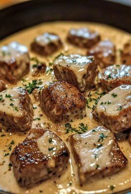 Zarte Steakwürfel in verführerischer Parmesan-Sahnesoße